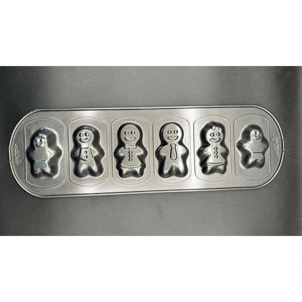 Wilton Gingerbread Family Mini Cake Pan‎ 6 Cavity Non-Stick Christmas Bakeware